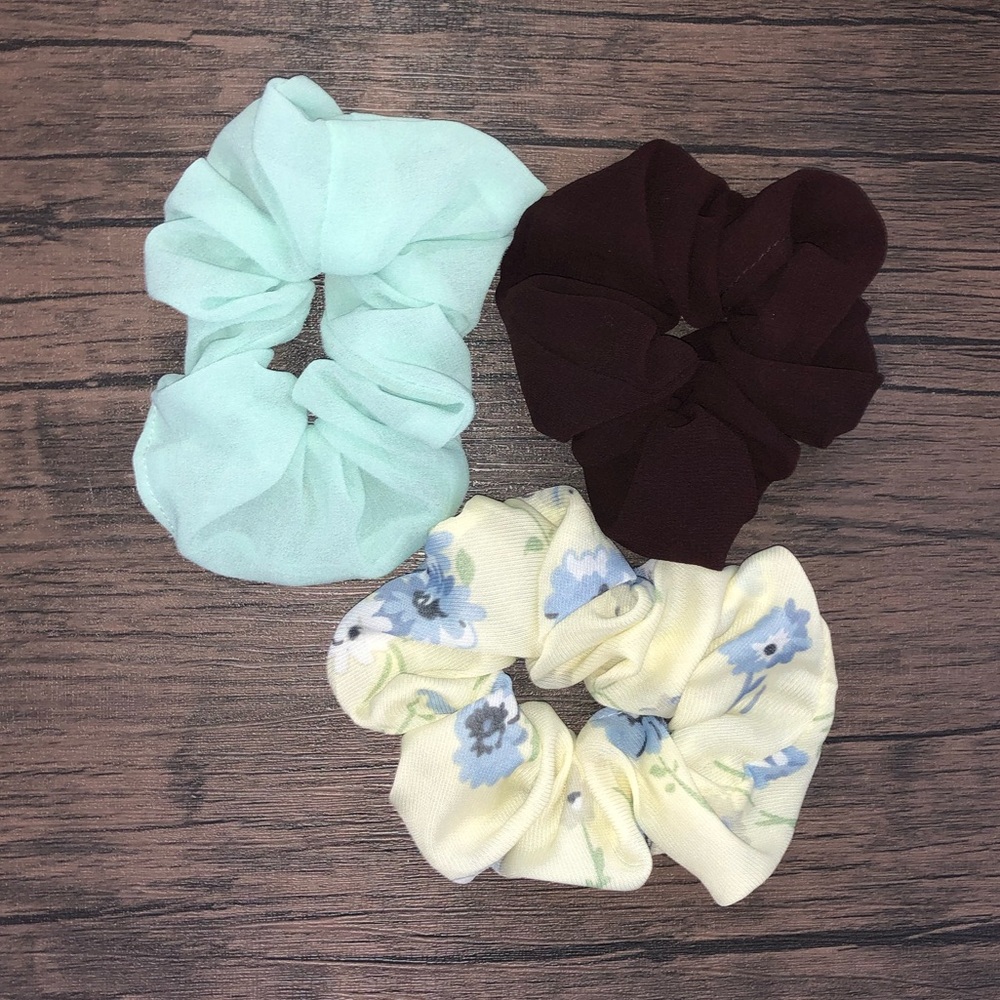 Scrunchie Bundle!! (3)